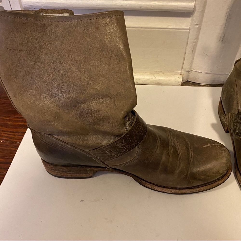 Frye Distressed Veronica Short Boot - Picture 9 of 13